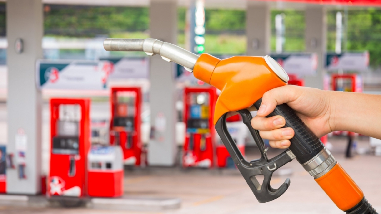 man-hold-fuel-nozzle-add-fuel-car-gas-station-scaled-1100x619