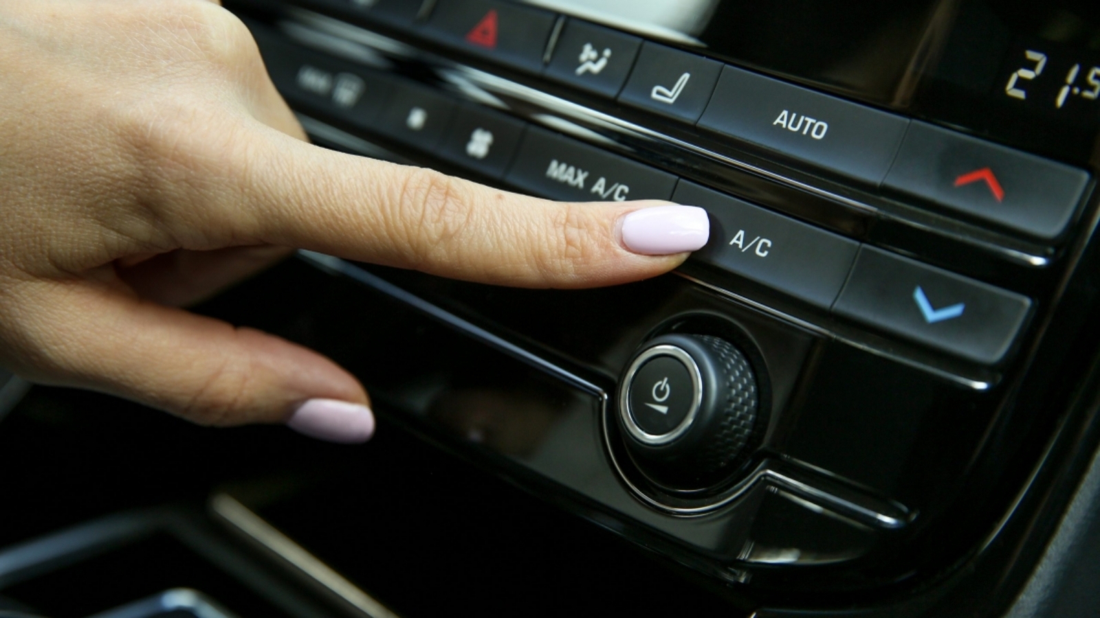 turning-turning-off-air-conditioner-car-close-up-scaled-1100x619